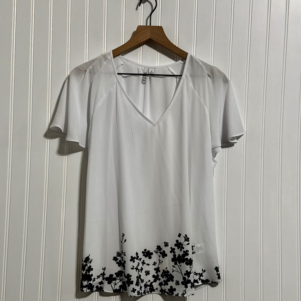 ELLE Womens XL Blouse White Black Floral V-Neck Flutter Sleeve‎ Workwear Top
